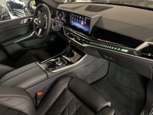 BMW X5 2024 interiér vozu
