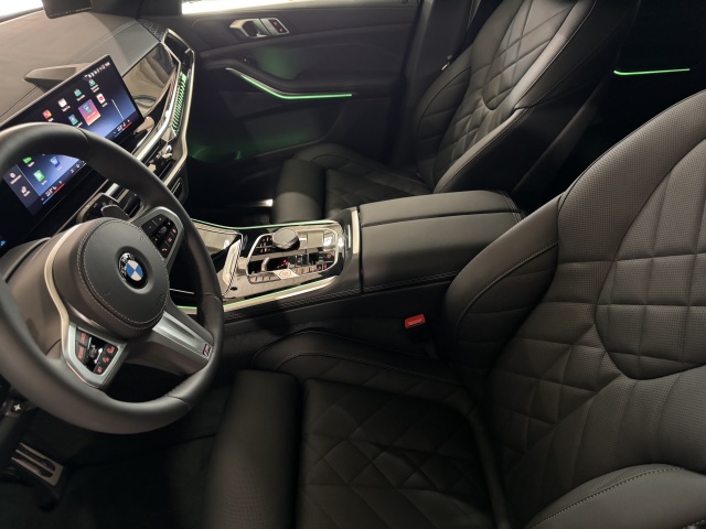 Interiér vozidla BMW X5 2024